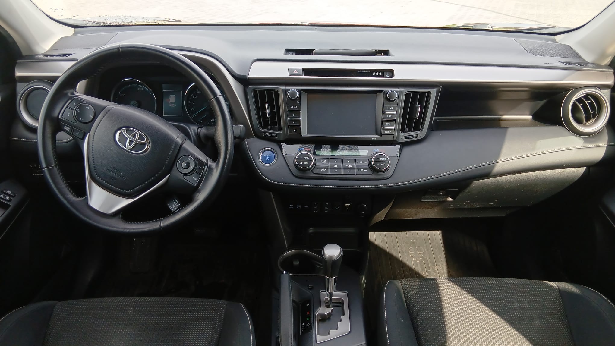 Toyota RAV4 Hybryda - zdjęcie 8